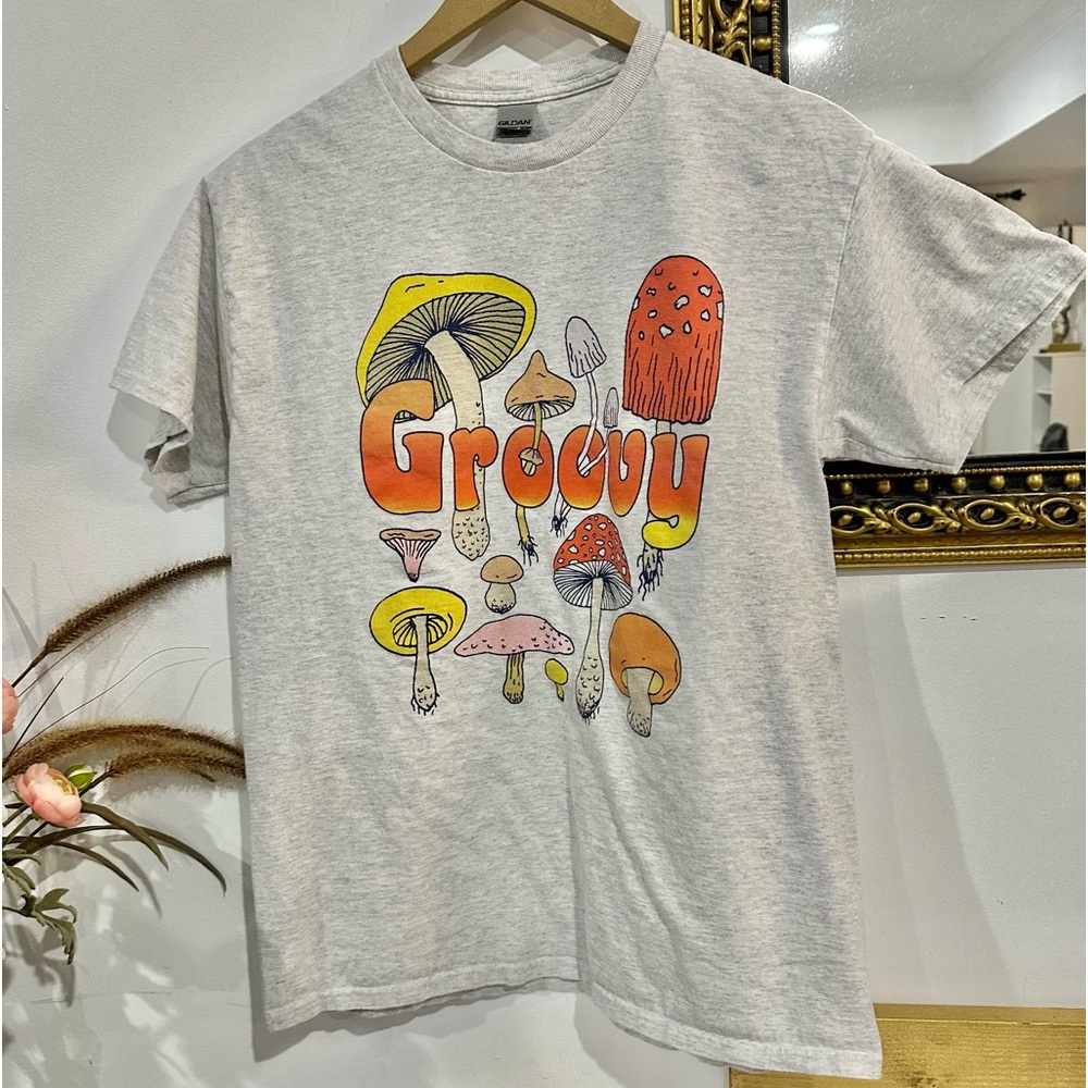 Groovy Mushroom Graphic Tee Medium